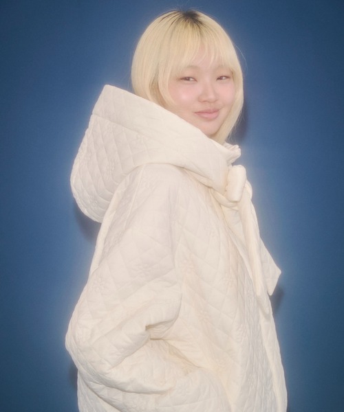 FEKETE(フェケテ)の「2way floral quilted jacket / 花柄キルティング2WAYブルゾン(その他アウター・レディース・アイボリー/イエロー/ブラウン・LARGE/MEDIUM/SMALL)」の19枚目の写真