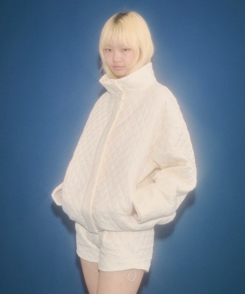 FEKETE(フェケテ)の「2way floral quilted jacket / 花柄キルティング2WAYブルゾン(その他アウター・レディース・アイボリー/イエロー/ブラウン・LARGE/MEDIUM/SMALL)」の6枚目の写真