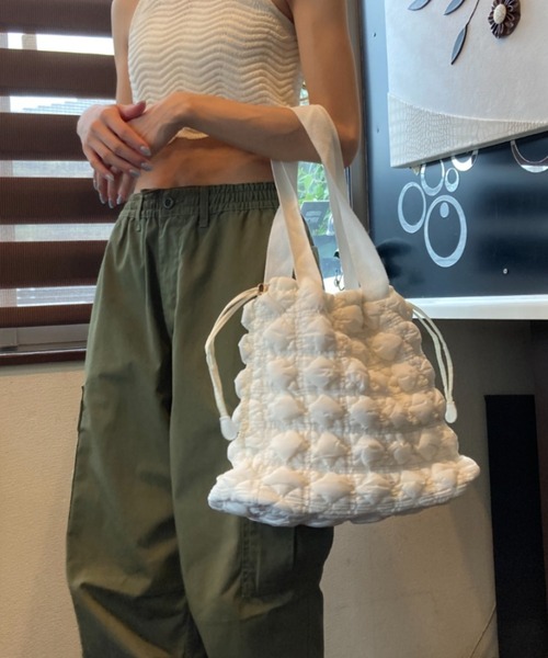 tolene(トレネ)の「もこもこ 巾着 キルティングデザイン A4サイズ収納可能 トートバッグ(トートバッグ・レディース・ホワイト/グリーン/ブラック・FREE)」の4枚目の写真