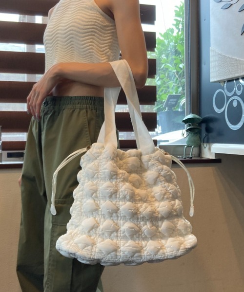 tolene(トレネ)の「もこもこ 巾着 キルティングデザイン A4サイズ収納可能 トートバッグ(トートバッグ・レディース・ホワイト/グリーン/ブラック・FREE)」の5枚目の写真