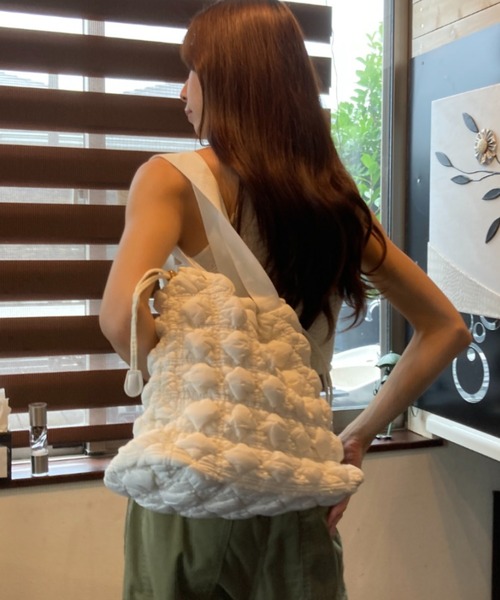 tolene(トレネ)の「もこもこ 巾着 キルティングデザイン A4サイズ収納可能 トートバッグ(トートバッグ・レディース・ホワイト/グリーン/ブラック・FREE)」の7枚目の写真