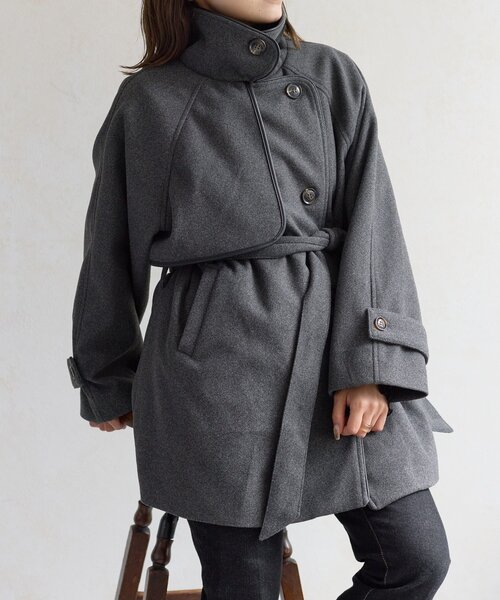 Thevon（ゼボン）の「パイピングスタンドカラーミドルコート（その他アウター・レディース・チャコールグレー/ベージュ/ブラック・FREE）」の12枚目の写真