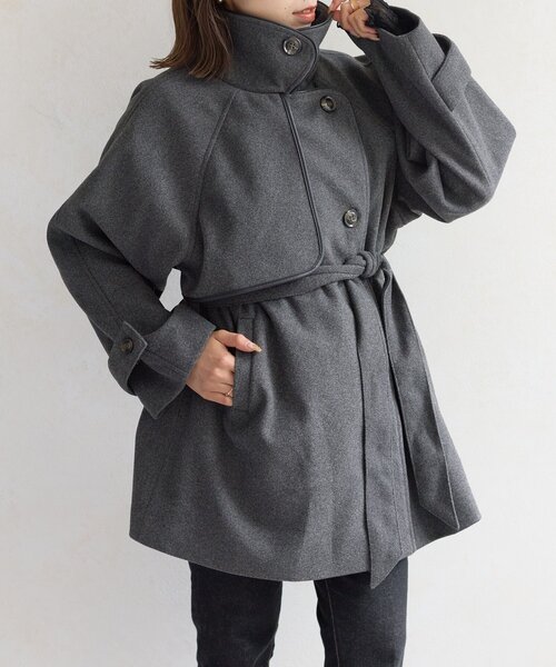 Thevon（ゼボン）の「パイピングスタンドカラーミドルコート（その他アウター・レディース・チャコールグレー/ベージュ/ブラック・FREE）」の13枚目の写真