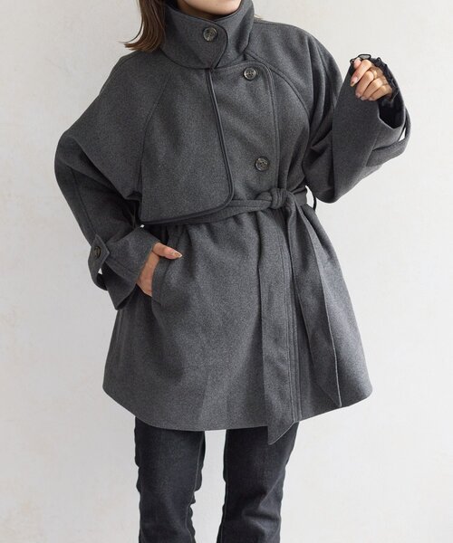Thevon（ゼボン）の「パイピングスタンドカラーミドルコート（その他アウター・レディース・チャコールグレー/ベージュ/ブラック・FREE）」の15枚目の写真