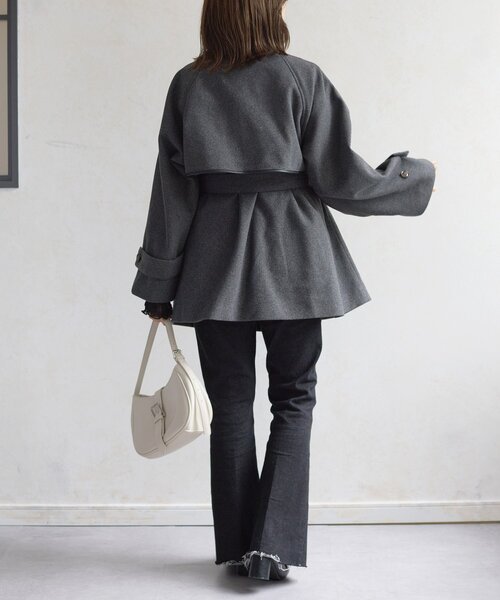 Thevon（ゼボン）の「パイピングスタンドカラーミドルコート（その他アウター・レディース・チャコールグレー/ベージュ/ブラック・FREE）」の17枚目の写真