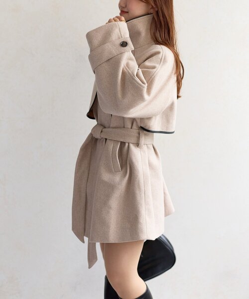 Thevon（ゼボン）の「パイピングスタンドカラーミドルコート（その他アウター・レディース・チャコールグレー/ベージュ/ブラック・FREE）」の20枚目の写真