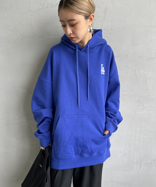 MLB（メジャーリーグベースボール）の「[FANATICS/ファナティクス] 別注 MLBロゴ バックプリント スウェットパーカー（パーカー・レディース・ブラック/チャコールグレー/ブルー・S/M/L/XL/XXL）」の15枚目の写真