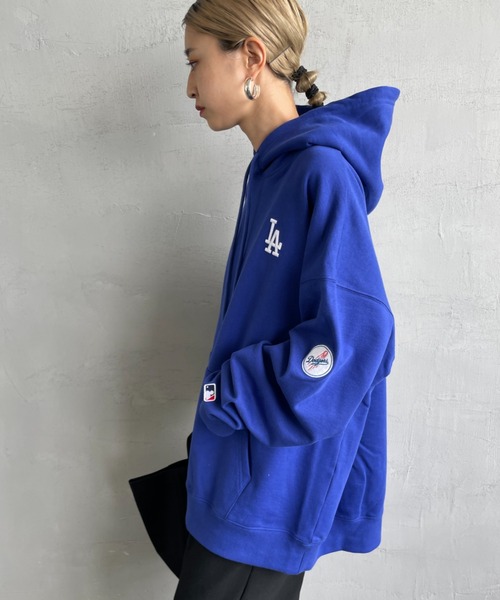 MLB（メジャーリーグベースボール）の「[FANATICS/ファナティクス] 別注 MLBロゴ バックプリント スウェットパーカー（パーカー・レディース・ブラック/チャコールグレー/ブルー・S/M/L/XL/XXL）」の16枚目の写真