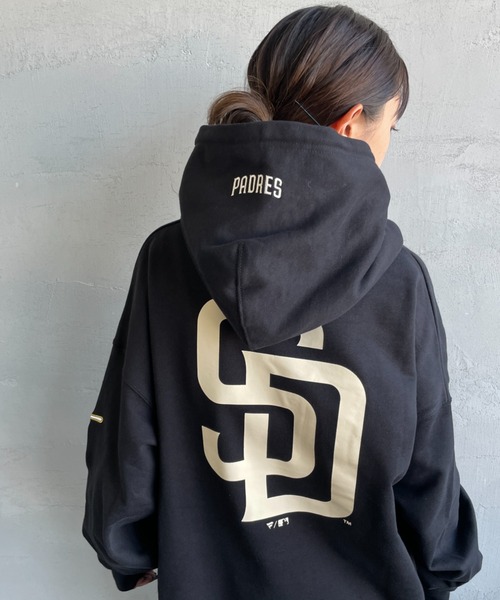 MLB（メジャーリーグベースボール）の「[FANATICS/ファナティクス] 別注 MLBロゴ バックプリント スウェットパーカー（パーカー・レディース・ブラック/チャコールグレー/ブルー・S/M/L/XL/XXL）」の4枚目の写真