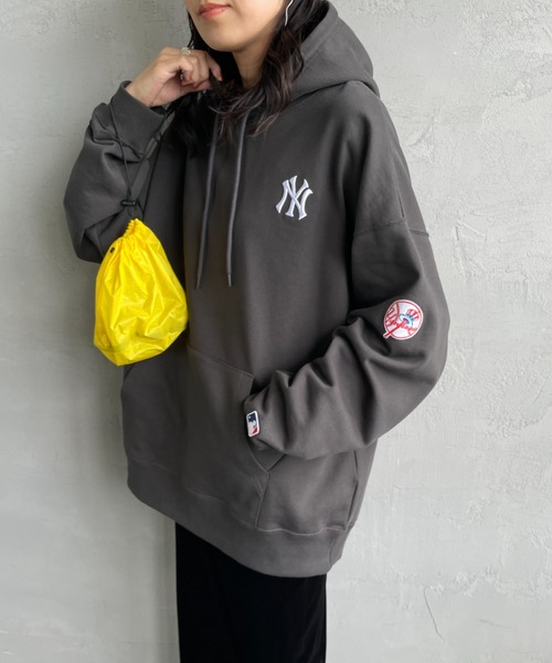 MLB（メジャーリーグベースボール）の「[FANATICS/ファナティクス] 別注 MLBロゴ バックプリント スウェットパーカー（パーカー・レディース・ブラック/チャコールグレー/ブルー・S/M/L/XL/XXL）」の6枚目の写真