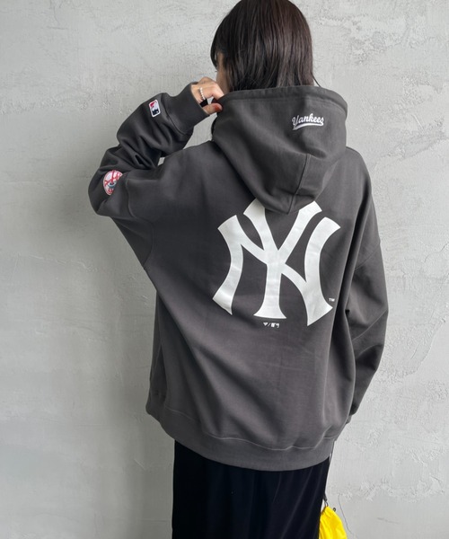MLB（メジャーリーグベースボール）の「[FANATICS/ファナティクス] 別注 MLBロゴ バックプリント スウェットパーカー（パーカー・レディース・ブラック/チャコールグレー/ブルー・S/M/L/XL/XXL）」の8枚目の写真