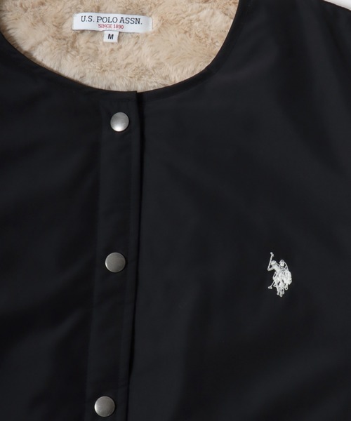 U.S. POLO ASSN.(ユーエスポロアッスン)の「ふわふわ裏地で暖かい U.S.POLO ASSN. ワンポイントロゴ刺繍 裏シャギーファーノーカラージャケットブルゾン レディース(ノーカラージャケット・レディース・オフホワイト/ブラック/ベージュ・M/L)」の5枚目の写真