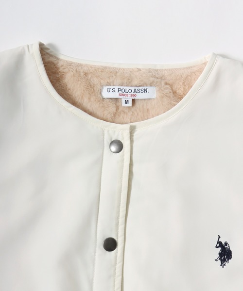 U.S. POLO ASSN.(ユーエスポロアッスン)の「ふわふわ裏地で暖かい U.S.POLO ASSN. ワンポイントロゴ刺繍 裏シャギーファーノーカラージャケットブルゾン レディース(ノーカラージャケット・レディース・オフホワイト/ブラック/ベージュ・M/L)」の19枚目の写真