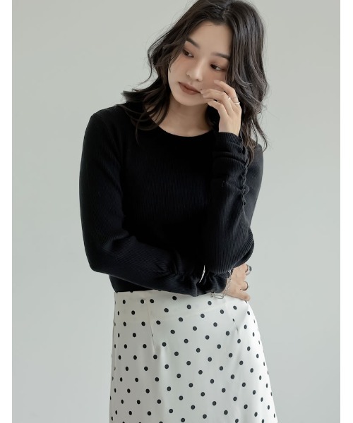 Re:EDIT（リエディ）の「[保湿][静電気防止]無地or配色クルーネック袖シャーリングリブニットトップス（ニット/セーター・レディース・ブラック/アイボリー/グレー系その他/ブラウン系その他/グレー/ブラック系その他/ピンク/ホワイト系その他/イエロー/グレー系その他2・MEDIUM/LARGE）」の3枚目の写真