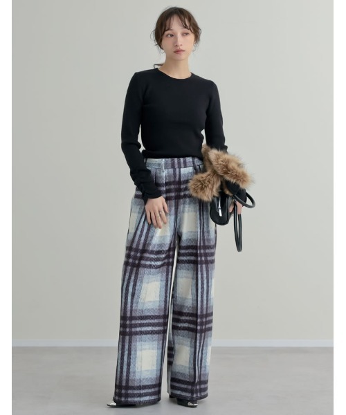 Re:EDIT（リエディ）の「[保湿][静電気防止]無地or配色クルーネック袖シャーリングリブニットトップス（ニット/セーター・レディース・ブラック/アイボリー/グレー系その他/ブラウン系その他/グレー/ブラック系その他/ピンク/ホワイト系その他/イエロー/グレー系その他2・MEDIUM/LARGE）」の12枚目の写真