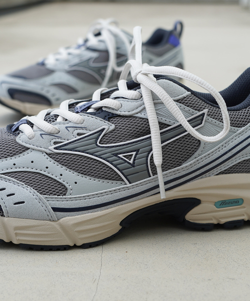 MIZUNO（ミズノ　）の「【MIZUNO】D1GA2562 レースアップスニーカー（スニーカー・レディース・ベージュ/グレー・S/M）」の9枚目の写真