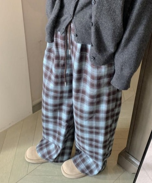 SHEPP(シープ)の「チェック柄 ワイド イージーパンツ(その他パンツ・レディース・ブラウン/ブルー・M/L)」の14枚目の写真