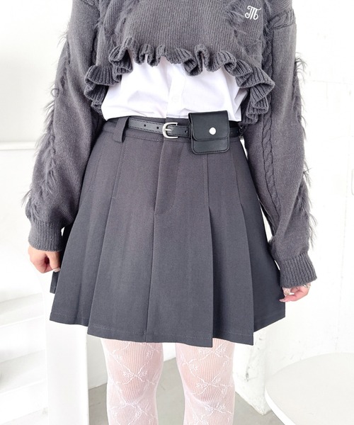Loueme(ルエム)の「ポーチベルト付きパネルプリーツミニスカート(スカート・レディース・アイボリー/ブラック/グレー/その他1・M)」の3枚目の写真