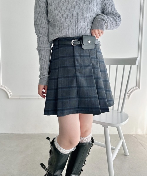 Loueme(ルエム)の「ポーチベルト付きパネルプリーツミニスカート(スカート・レディース・アイボリー/ブラック/グレー/その他1・M)」の6枚目の写真