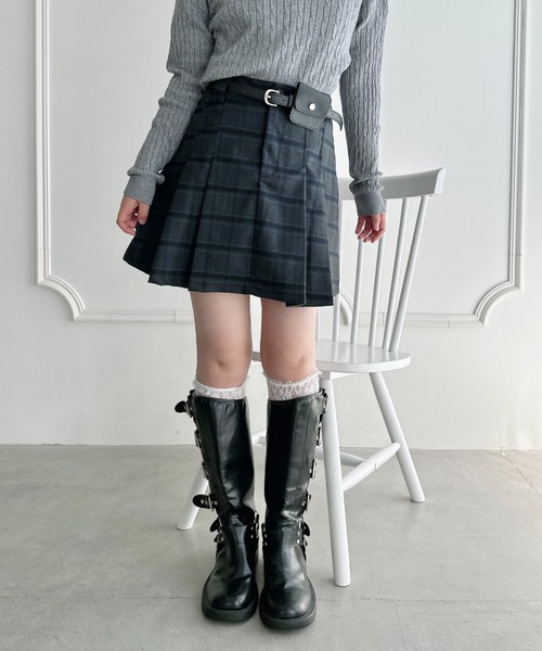 Loueme(ルエム)の「ポーチベルト付きパネルプリーツミニスカート(スカート・レディース・アイボリー/ブラック/グレー/その他1・M)」の7枚目の写真