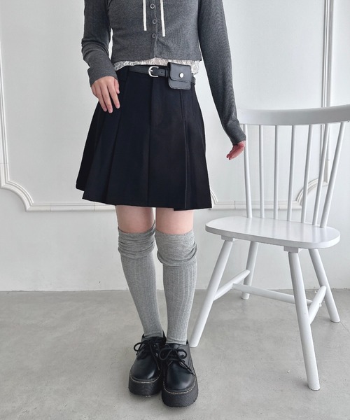 Loueme(ルエム)の「ポーチベルト付きパネルプリーツミニスカート(スカート・レディース・アイボリー/ブラック/グレー/その他1・M)」の21枚目の写真