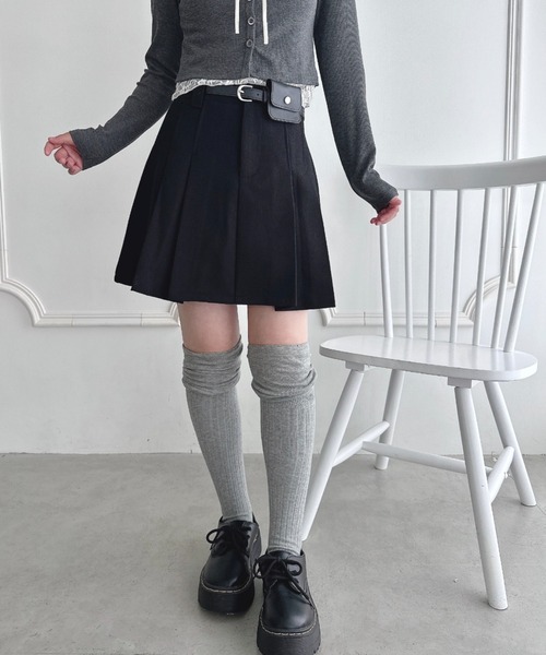 Loueme(ルエム)の「ポーチベルト付きパネルプリーツミニスカート(スカート・レディース・アイボリー/ブラック/グレー/その他1・M)」の22枚目の写真