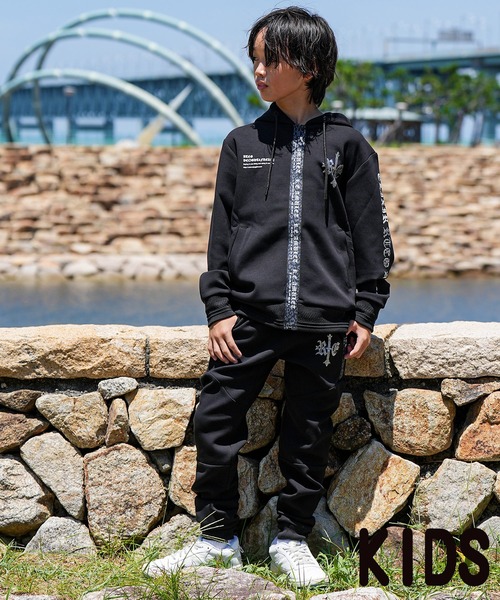 adamsJUGGLER(アダムスジャグラー)の「RTEG/C&REジップフーディーキッズ(パーカー・キッズ・ブラック/グレー・100/110/120/130/150)」の3枚目の写真