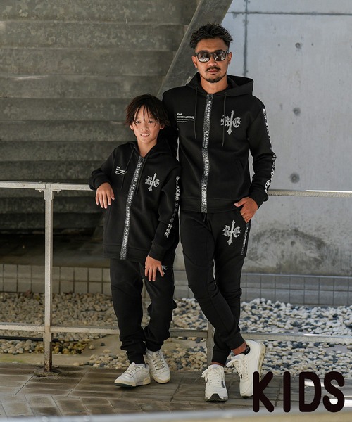 adamsJUGGLER(アダムスジャグラー)の「RTEG/C&REジップフーディーキッズ(パーカー・キッズ・ブラック/グレー・100/110/120/130/150)」の6枚目の写真