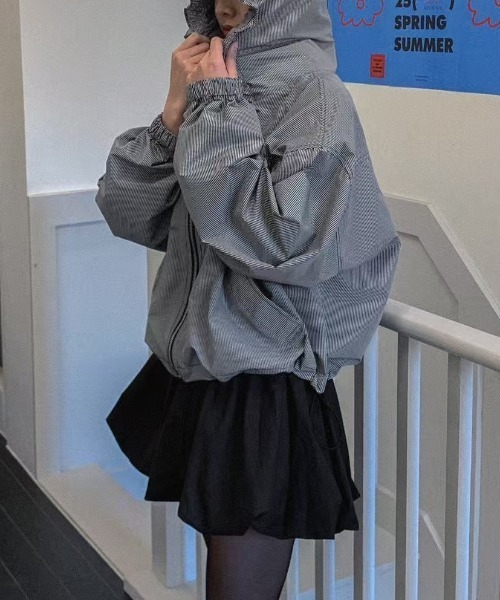 ENLIKE（エンリケ）の「フリルアクセント フーディーアウター（その他アウター・レディース・レッド/ブラック・FREE）」の6枚目の写真