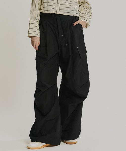 PUBLIC TOKYO(パブリックトウキョウ)の「コットンナイロンカーゴパンツ(カーゴパンツ・レディース・ホワイト/カーキ/ブラック・1/2)」の2枚目の写真