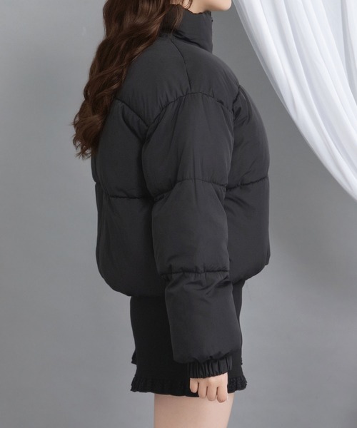 Diable baiser（ディアブルベーゼ）の「中綿ショート丈ダウンジャケット【コート】（その他アウター・レディース・モカ/オフホワイト/ブラック・MEDIUM/LARGE）」の6枚目の写真