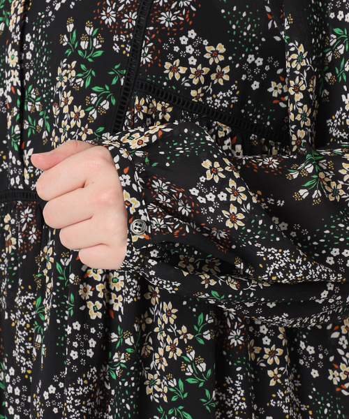SLOBE IENA(スローブイエナ)の「《WEB限定/追加4》FLOWER PRINT ワンピース(ワンピース・レディース・ブラック・38/36)」の6枚目の写真