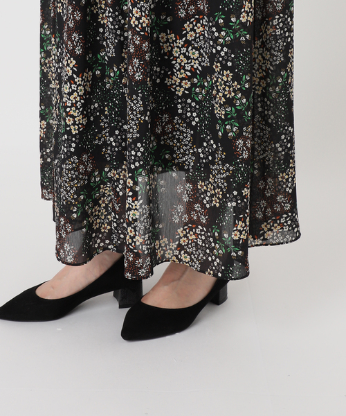 SLOBE IENA(スローブイエナ)の「《WEB限定/追加4》FLOWER PRINT ワンピース(ワンピース・レディース・ブラック・38/36)」の8枚目の写真