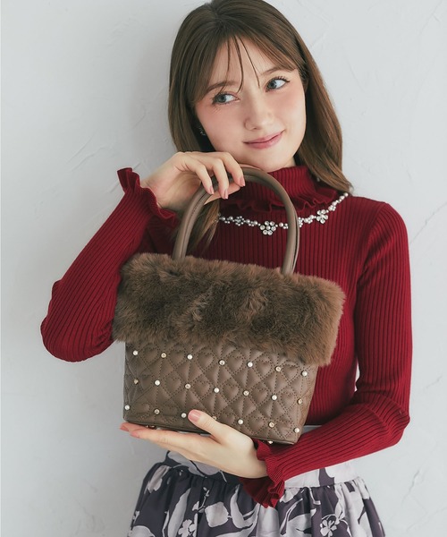 tocco closet(トッコ クローゼット)の「3WAYショルダー付きパールビジュー装飾ファー×ハートキルティングバッグ(ショルダーバッグ・レディース・ブラウン/アイボリー/ピンクベージュ・FREE)」の2枚目の写真