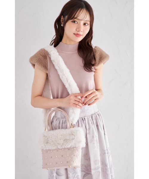 tocco closet(トッコ クローゼット)の「3WAYショルダー付きパールビジュー装飾ファー×ハートキルティングバッグ(ショルダーバッグ・レディース・ブラウン/アイボリー/ピンクベージュ・FREE)」の17枚目の写真