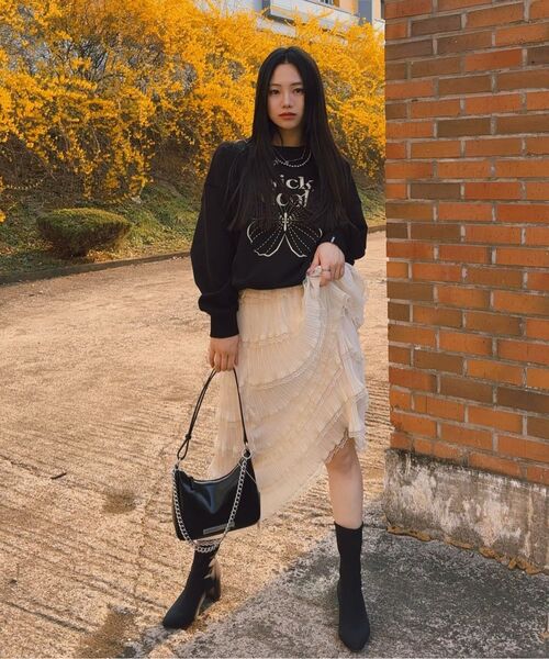 NICK&NICOLE（ニックアンドニコール）の「BUTTERFLY SIGNATURE SWEATSHIRT_BLACK CREAM（スウェット・レディース・その他・FREE）」の4枚目の写真