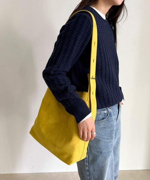 fredy emue（フレディエミュ）の「フェイクスエードアジャストワンハンドルバッグ（ショルダーバッグ・レディース・マスタード/キャメル・FREE）」の2枚目の写真