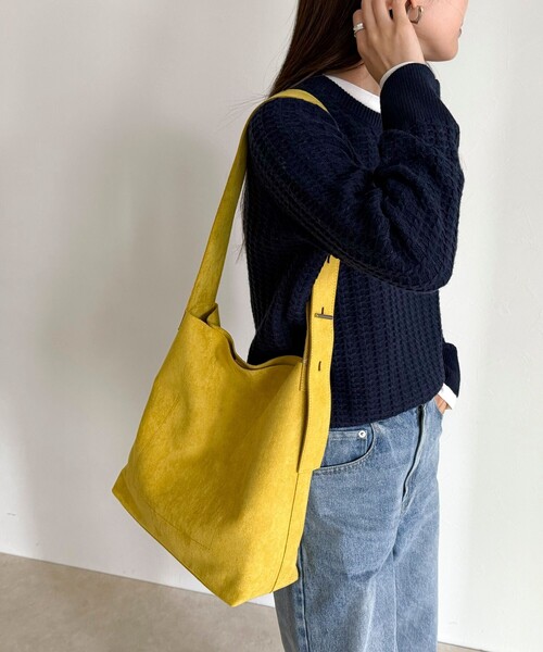 fredy emue（フレディエミュ）の「フェイクスエードアジャストワンハンドルバッグ（ショルダーバッグ・レディース・マスタード/キャメル・FREE）」の4枚目の写真