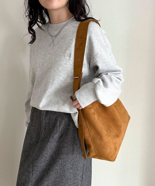 fredy emue（フレディエミュ）の「フェイクスエードアジャストワンハンドルバッグ（ショルダーバッグ・レディース・マスタード/キャメル・FREE）」の5枚目の写真