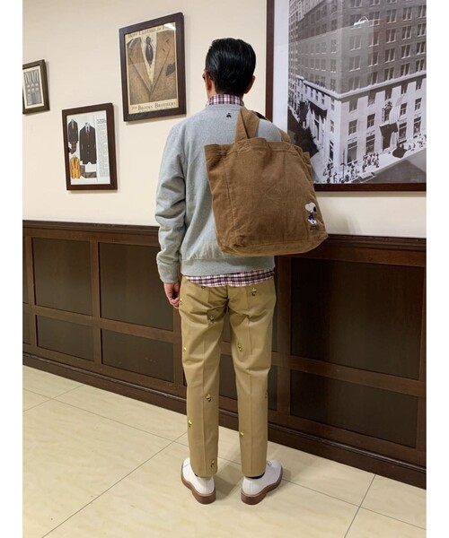BROOKS BROTHERS（ブルックスブラザーズ）の「Brooks Brothers × PEANUTS　コーデュロイ　スヌーピーエンブロイダリー　トートバッグ（トートバッグ・メンズ・ブラウン・ONE SIZE）」の3枚目の写真