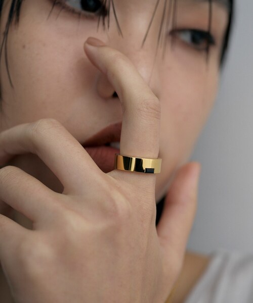 COCOSHNIK ONKITSCH(ココシュニックオンキッチュ)の「シルバー オニキス バケットカットフラットリング GP(リング・レディース・ゴールド・12/14)」の9枚目の写真