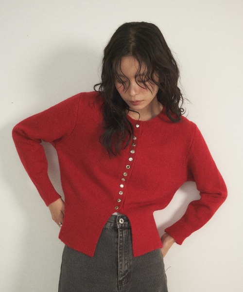 Shelly island(シェリーアイランド)の「ゴールドボタンニュアンスカーディガン(ニット/セーター・レディース・ホワイト/グリーン/レッド/ブラック・FREE)」の1枚目の写真