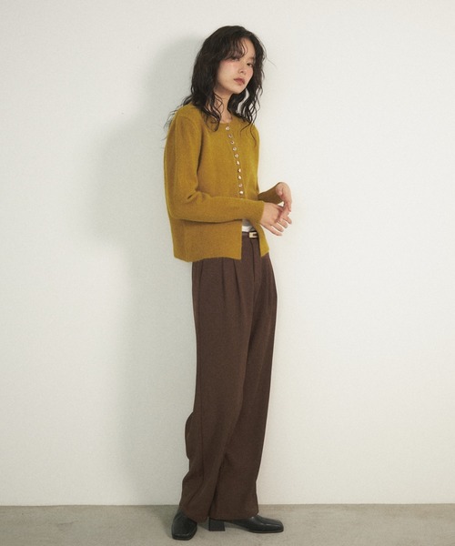 Shelly island(シェリーアイランド)の「ゴールドボタンニュアンスカーディガン(ニット/セーター・レディース・ホワイト/グリーン/レッド/ブラック・FREE)」の12枚目の写真