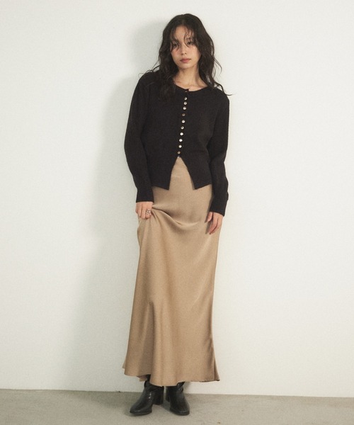 Shelly island(シェリーアイランド)の「ゴールドボタンニュアンスカーディガン(ニット/セーター・レディース・ホワイト/グリーン/レッド/ブラック・FREE)」の22枚目の写真