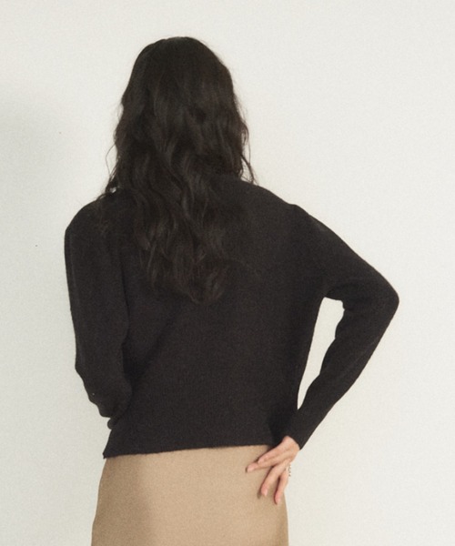 Shelly island(シェリーアイランド)の「ゴールドボタンニュアンスカーディガン(ニット/セーター・レディース・ホワイト/グリーン/レッド/ブラック・FREE)」の21枚目の写真