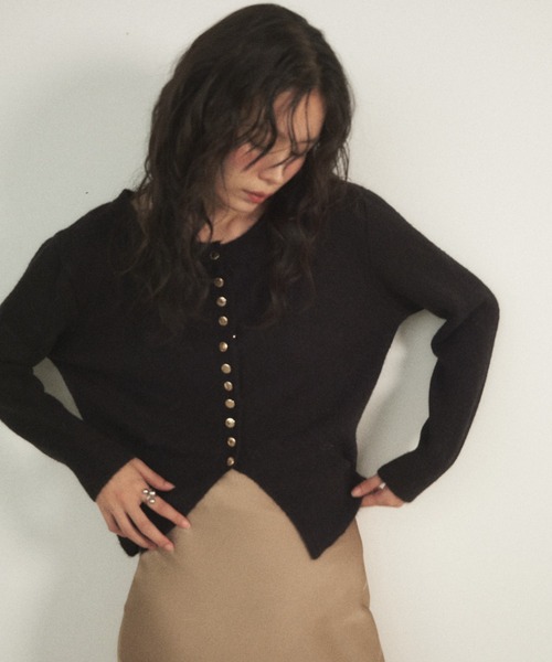 Shelly island(シェリーアイランド)の「ゴールドボタンニュアンスカーディガン(ニット/セーター・レディース・ホワイト/グリーン/レッド/ブラック・FREE)」の18枚目の写真