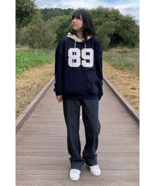 WaiKei(ワイケイ)の「カラー ブロック 89 ロゴ フードパーカー ネイビー(パーカー・レディース・その他・1/2)」の3枚目の写真