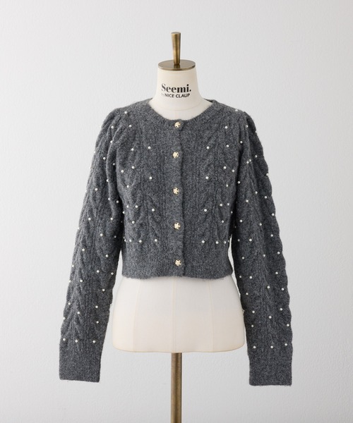 Seemi. byNICECLAUP（ シーミーバイナイスクラップ）の「【Seemi.】ビジュースタッズニットカーディガン（カーディガン/ボレロ・レディース・ベージュ/チャコールグレー/オフホワイト・FREE）」の4枚目の写真