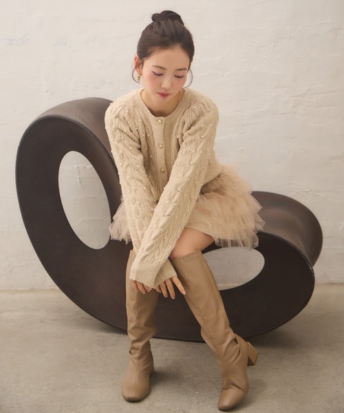 Seemi. byNICECLAUP（ シーミーバイナイスクラップ）の「【Seemi.】ビジュースタッズニットカーディガン（カーディガン/ボレロ・レディース・ベージュ/チャコールグレー/オフホワイト・FREE）」の18枚目の写真