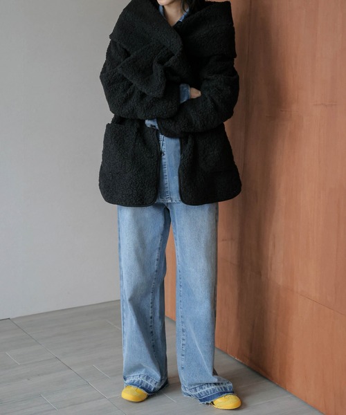 AMELY(エミリー)の「マフラー付き ノーカラーボアジャケット(ノーカラージャケット・レディース・ブラック/ベージュ/モカ・フリー)」の22枚目の写真